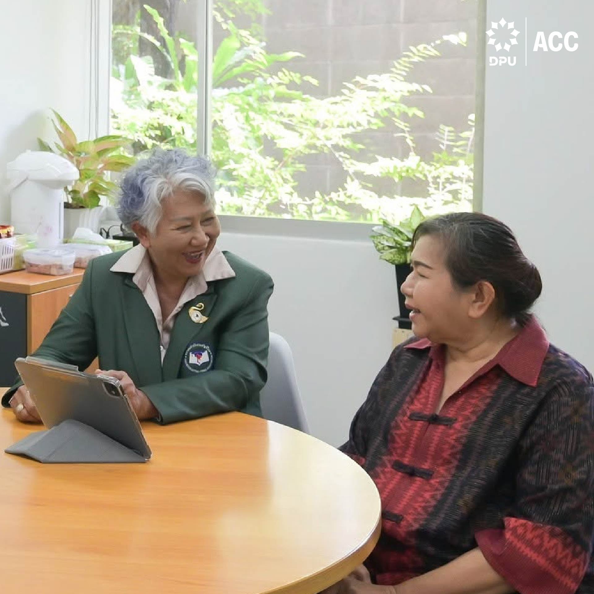 ผู้เชี่ยวชาญจากสมาคมสำนักงานบัญชีไทยให้คำปรึกษาแก่ผู้ประกอบการที่ ACC & TAX CLUB